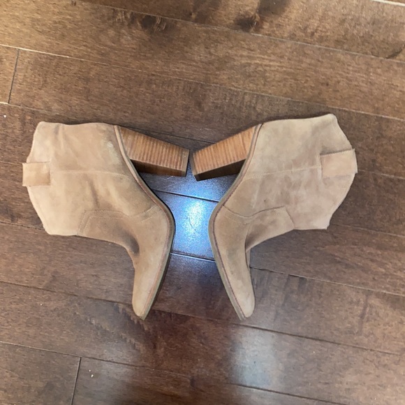 Kenneth Cole Woman’s SPARTA Cognac Brown Suede Heeled Ankle Boot Booties - Picture 4 of 10